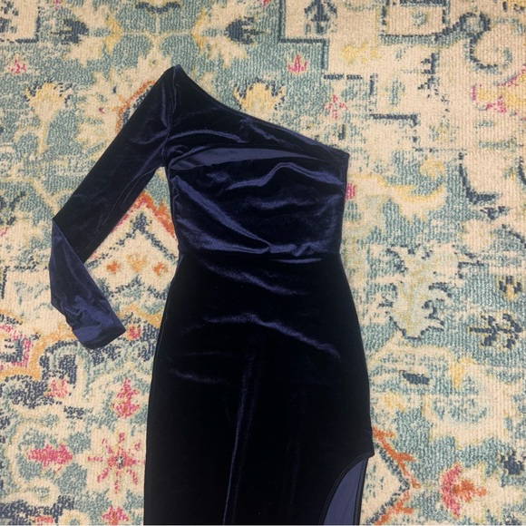 Windsor Navy Blue Velvet One-Sleeve Formal Dress - Size Small - Picture 3 of 9